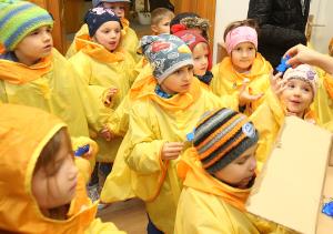 OTROCI VRTCA CERKNICA NA OBISKU 04 FOTO ARHIV VRTCA
